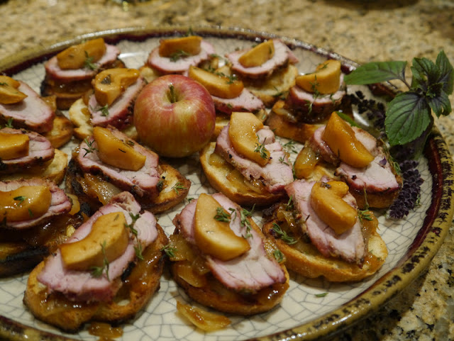 apple crostini