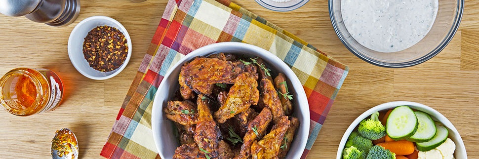 SMOKED CHICKEN WINGS WITH BLUE CHEESE DIP | BroilKing
