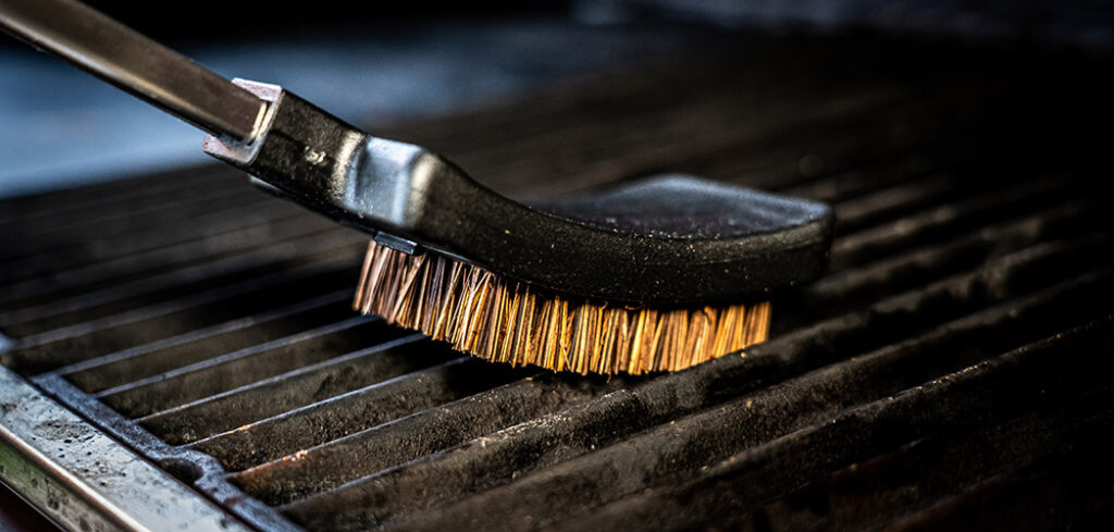 Natural Fibre BBQ Grill Cleaning Brush for Stainless Steel or Cast Iron  Grids with Metal Scraper