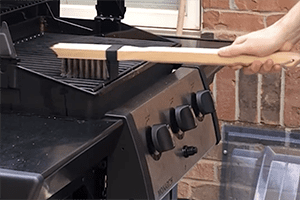 Get to Know Your Grill Brushes - Broil King