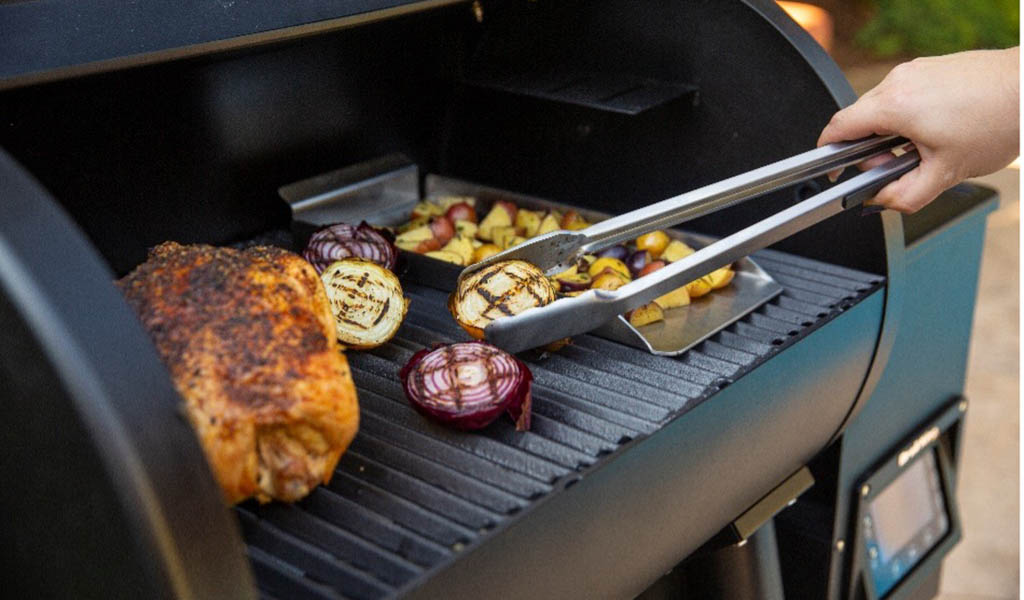 Grill Perfection: The Complete Buying Guide for the Best Grill Brush for  Traeger 