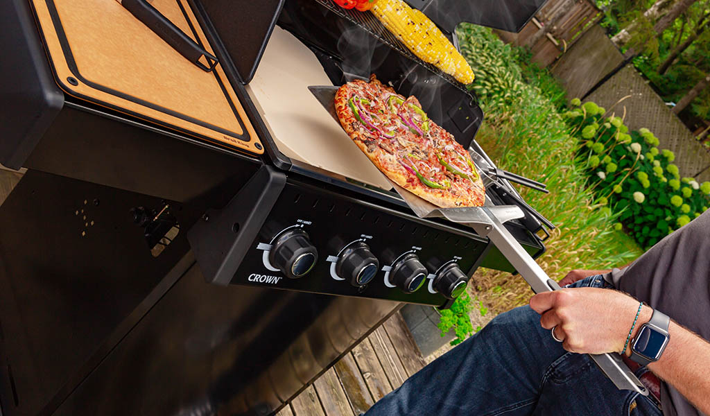 Technique  Pizza on the Grill - Broil King