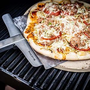 Technique Pizza on the Grill Broil King